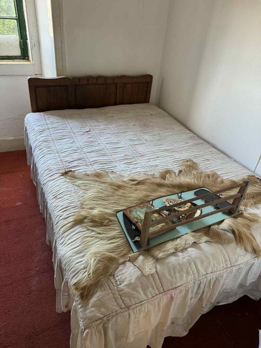 Cama de corpo e meio em madeira