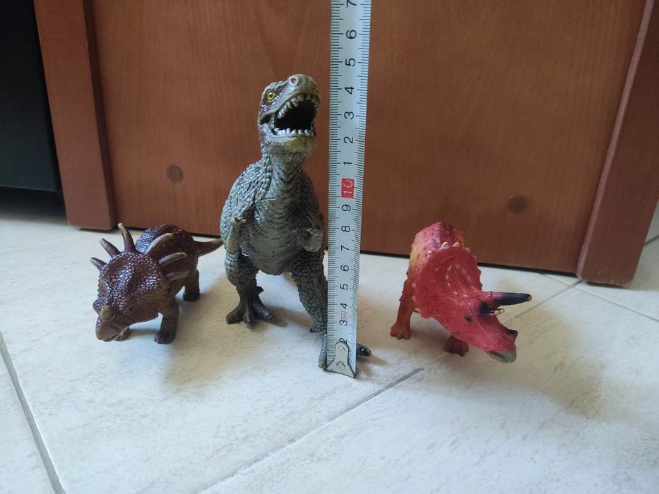 Dinossauros (bonecos)