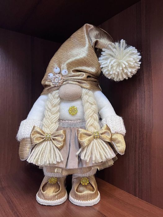 Новорічна красуня -гном ручної роботи