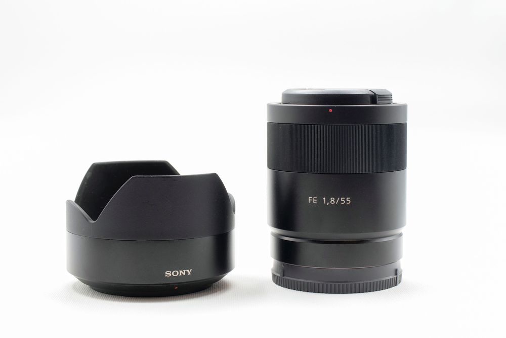 Sony FE 55mm f/1.8 ZA Zeiss — excelente estado, com caixa e acessórios