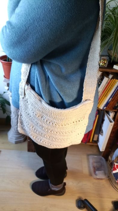 Bolsa  c/ forro em crochê peça nova