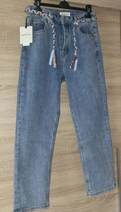 Nowe spodnie jeansowe damskie z paseczkiem ,rozmiar M