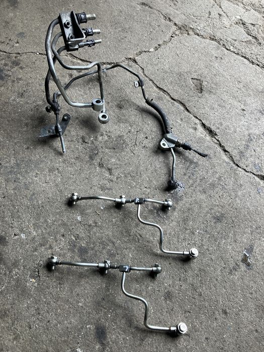 Opel Signum - przewody rurki paliwa paliwowe wtrysków 3.0