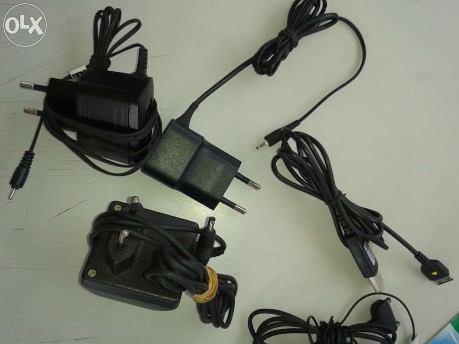 Bolsas, carregadores de telemóveis.