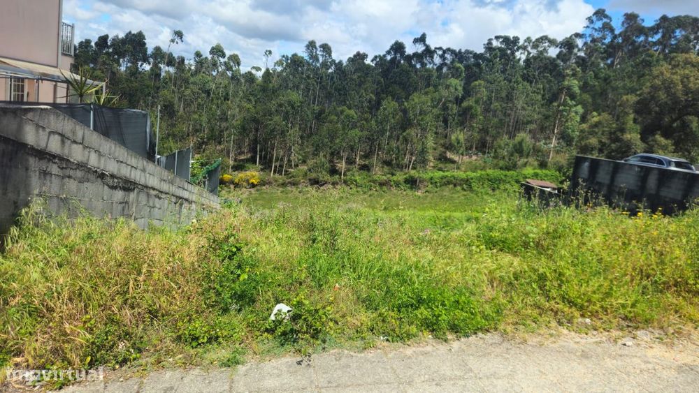 Terreno urbano com projeto aprovado — Laúndos, Porto