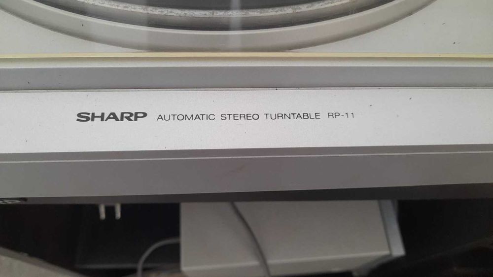Aparelhagem vintage da Sharp - inclui gira discos
