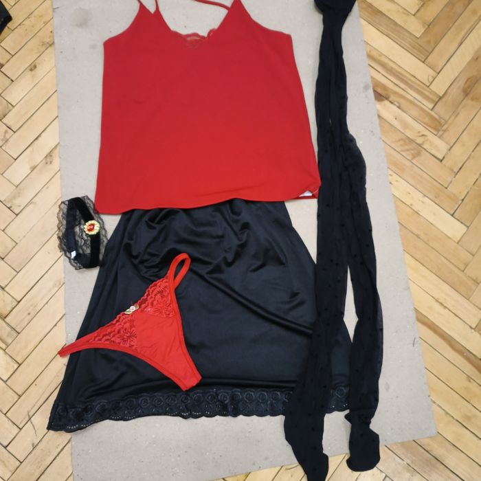 Чорні шовкові юбки