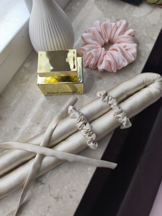 Jedwabny wałek do włosów 100% jedwab naturalny beżowy scrunchie