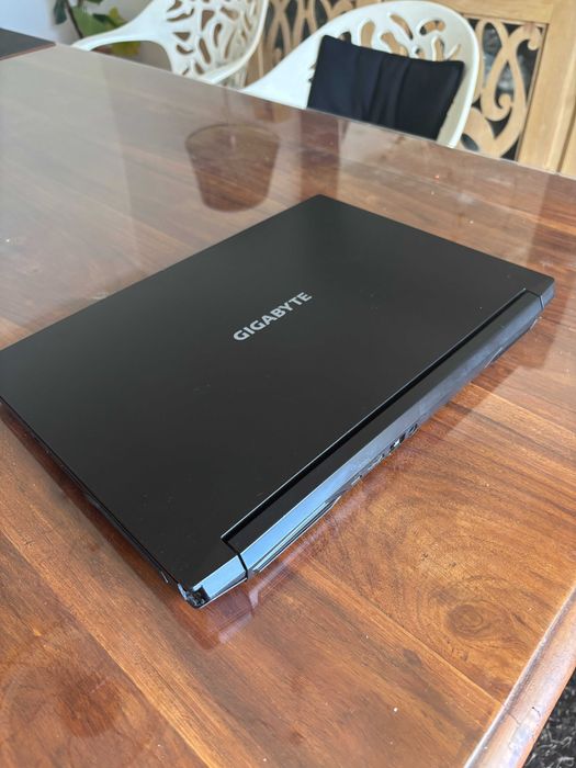 GIGABYTE - Ideal para jogar e/ou trabalhar