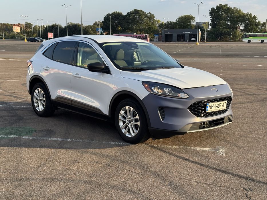 Ford Escape 1.5 2022 року свіжепригнана з мінімальним пошкодженням