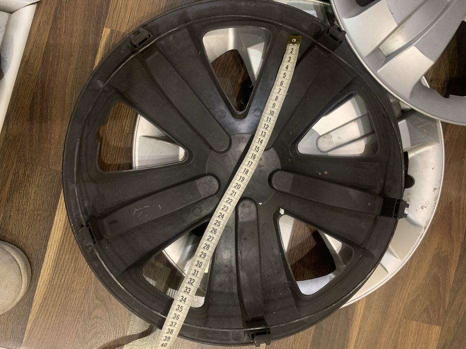 Продаю колпаки на машину