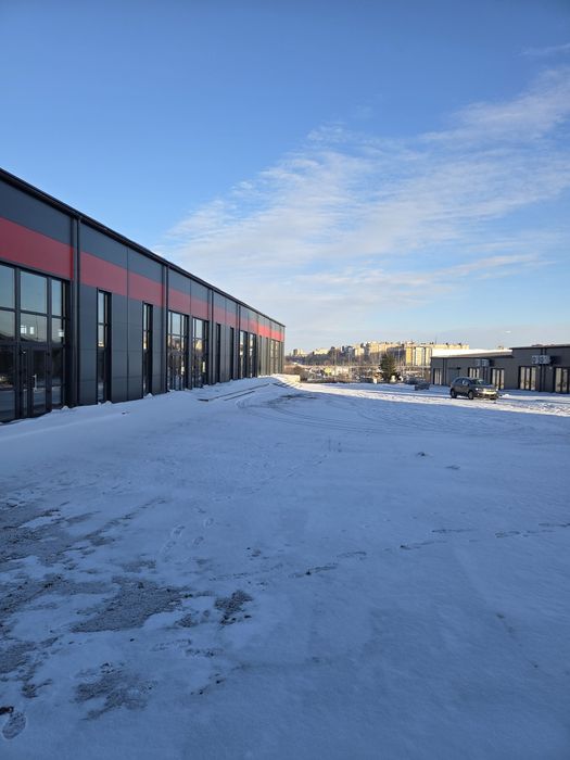 Продаж від власника торгово-складських приміщень і земельних ділянок.