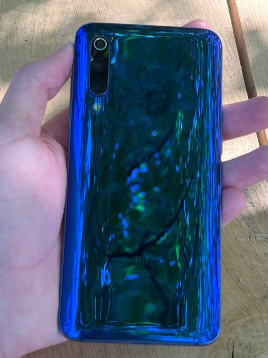 Продам Xiaomi mi9  6/64