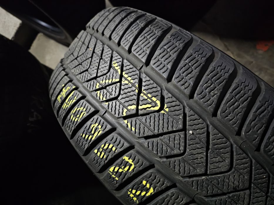 Opony Zimowe R17 225/60-7mm-Pirelli-22rok