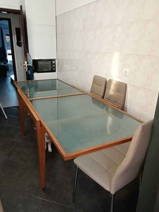 Mesa de jantar em vidro temperado