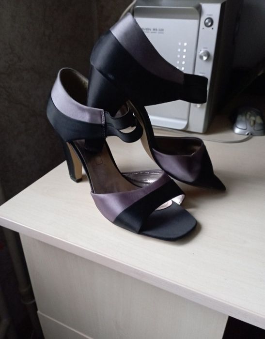 Продам босоніжки