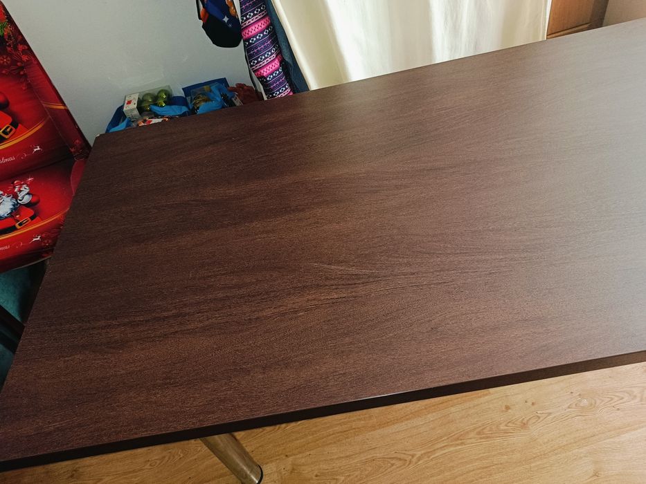 Duży stół z odkrecanymi nogami