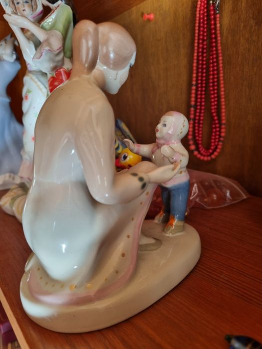 Фарфороввя статуэтка"Первые шаги"ЗКХ