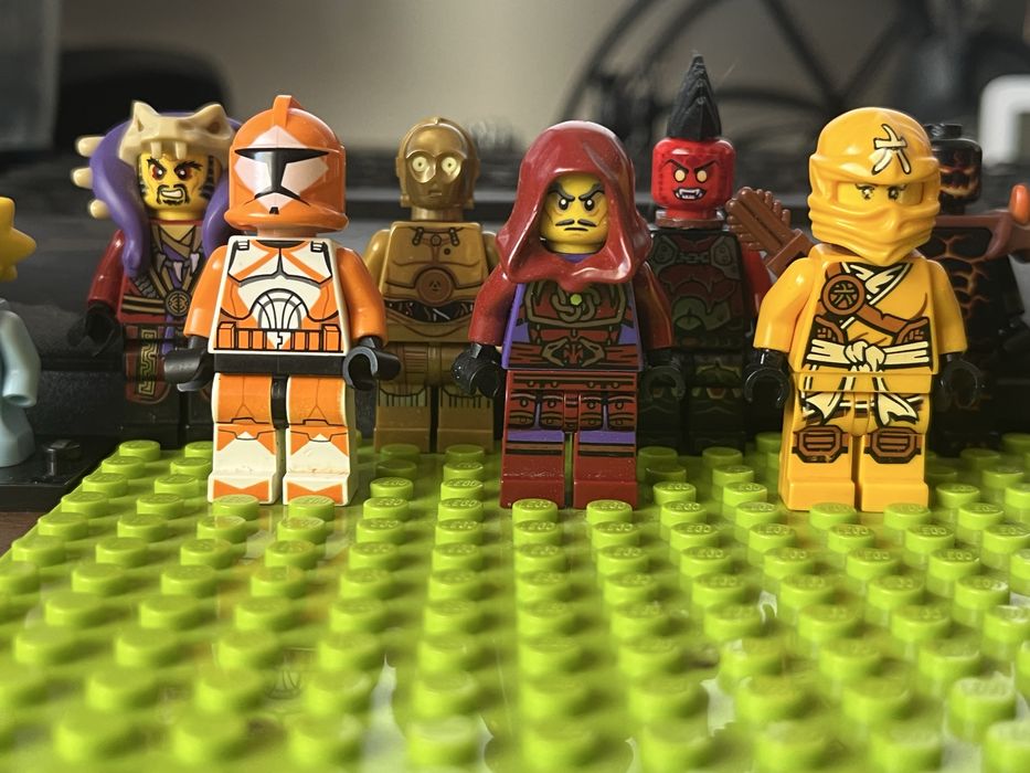 Lego figurki, cena kompletu