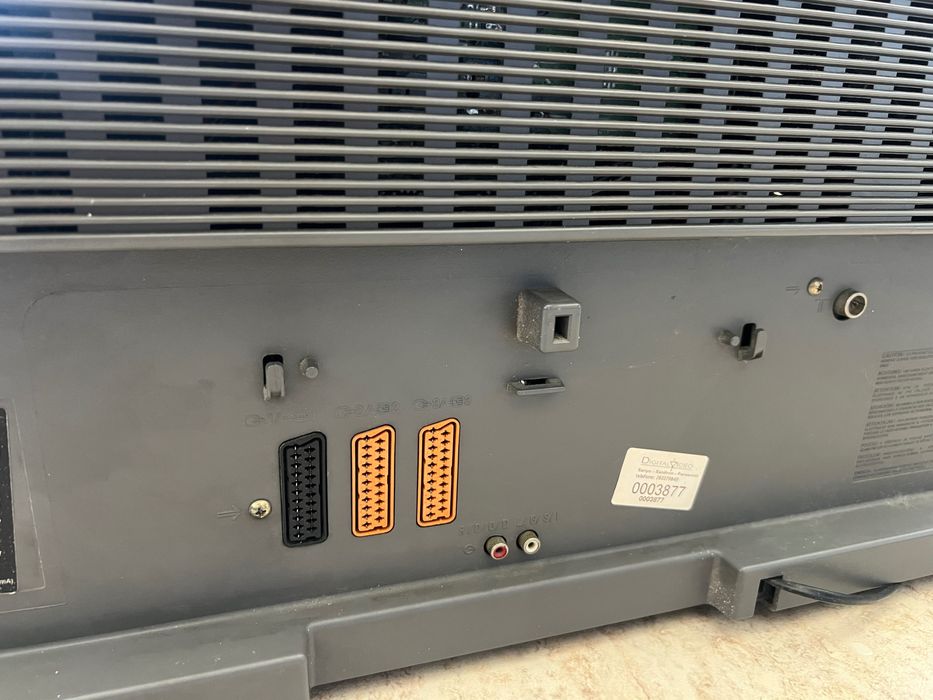 TV Sony Trinitron KV-28FX55E – Comando original incluído – 100€