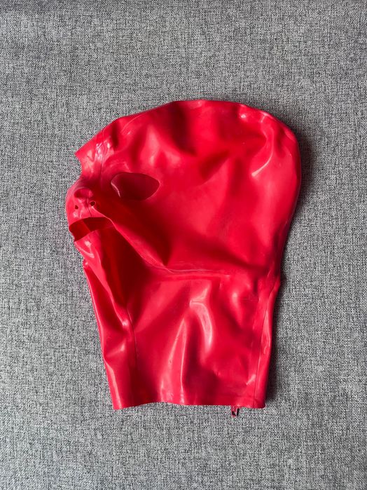 877 /ODRĘKI r. M Maska lateks latex zamek czerwona Sylwester Haloween