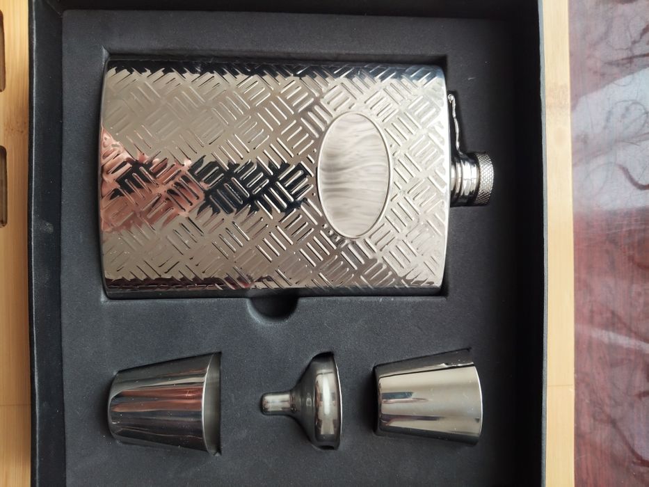 Подарочная фляга для алкоголя