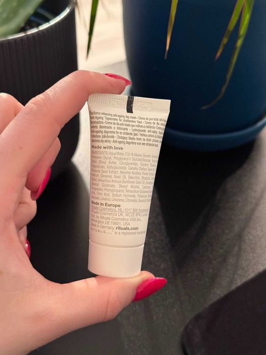 Rituals glow radiance anti-aging day cream, 10 ml