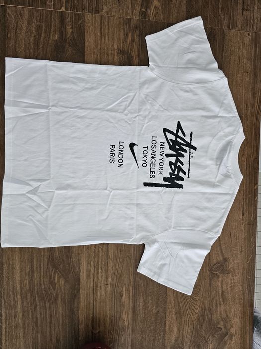 Stüssy x Nike T-Shirt Branca M – Streetwear Premium