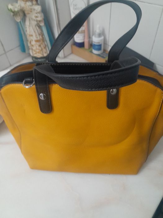 Mochila de mão  amarelo