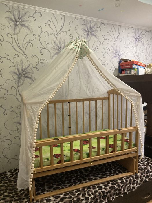 Детская кровать с маятниковым механизмом б/у