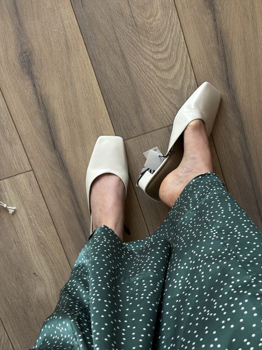 Молочні шкіряні мюлі сабо zara на маленькому підборі - 38