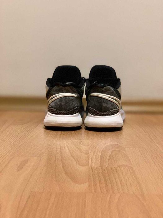 Nike Kyrie 8 Orca баскетбольні Кросівки