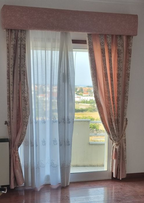 Vários cortinados e sanefas Negociável