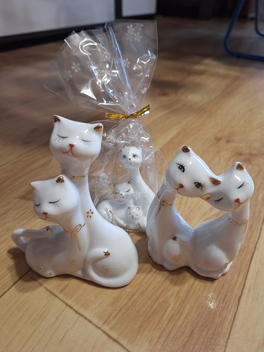 Сувениры белые кошечки