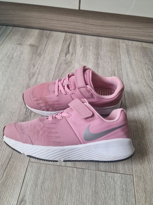 оригінальні дитячі кросівки Nike  Розмір: EUR 31,5 / US 13.5C Довжина устілки: 19,5 см.