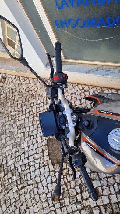 QJMOTOR 125 SRK S 06/2025 Acidentada em 07/2026 com 80% de aproveitamento das peças.