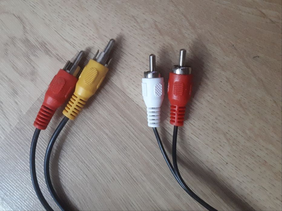 кабель живлення та монітора для компютера