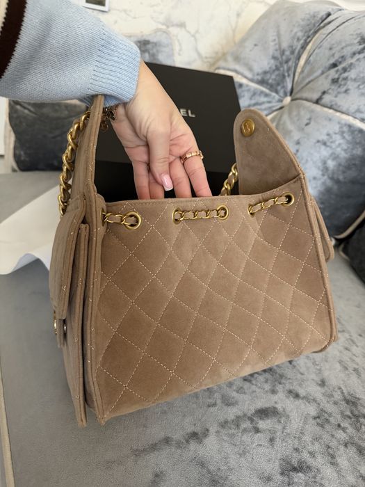 Бежевая замшевая сумка Chanel Mini Handbag in Grained Calfskin