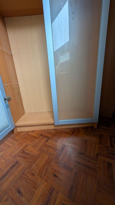 Armário com parteleiras ikea