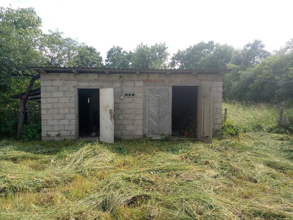 Будинок з земельною ділянкою