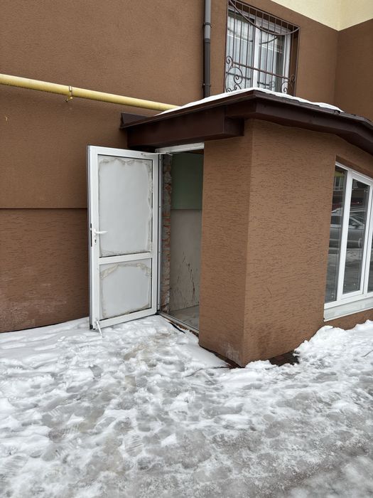 Продам приміщення в прохідному місці ЖК Львівський Маєток. Без комісіі