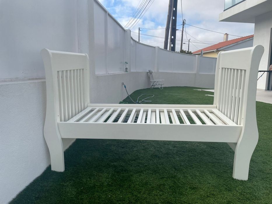 Cama de criança da Companhia Inglesa