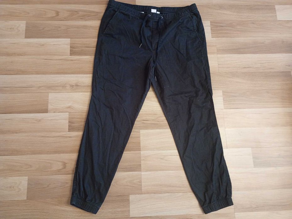 Czarne spodnie męskie Gap for good rozmiar L