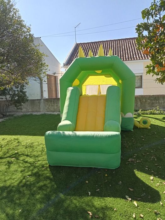 Vende se 2 insufláveis usados