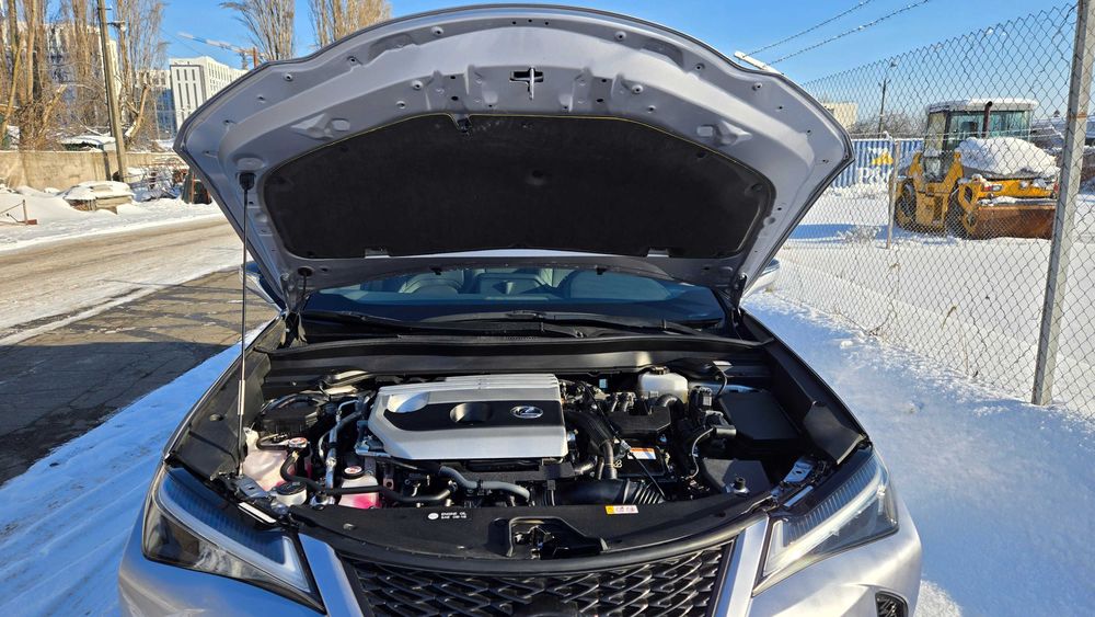 Lexus UX 250h AWD F Sport Design 2023 Гибрид пробег 7800км