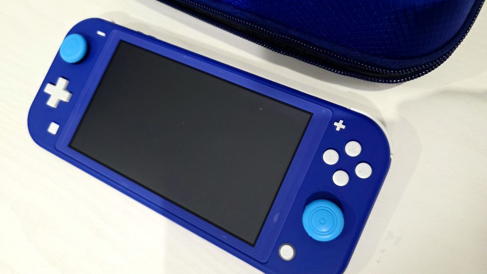 Nintendo Switch Lite 128гиг 15игр!