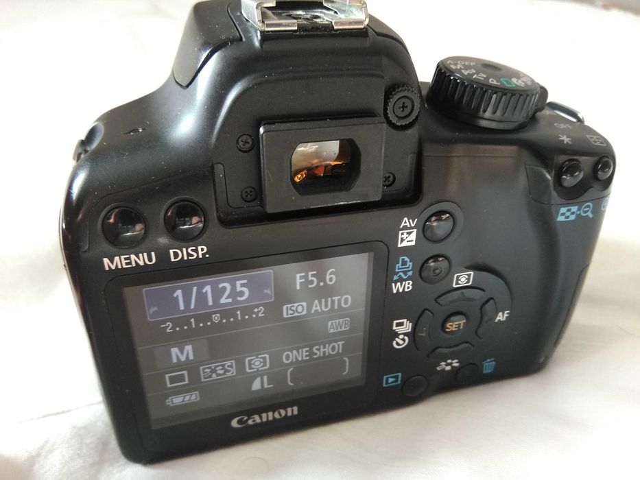 Продам фотоапарат Canon EOS 1000D