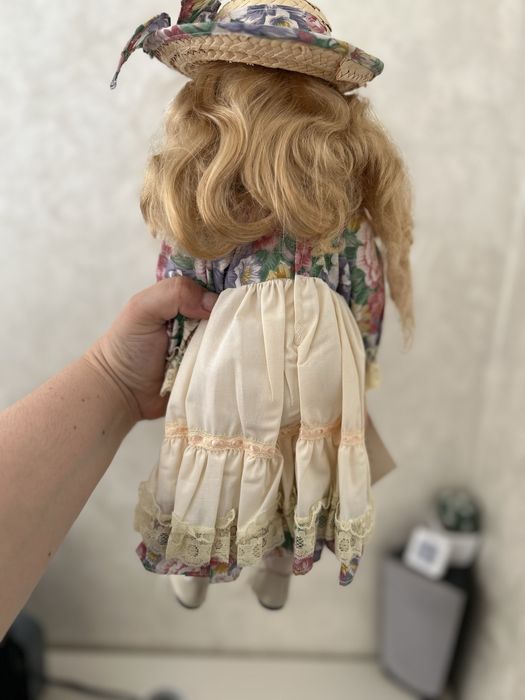 Фарфорова керамічна лялька Sisters