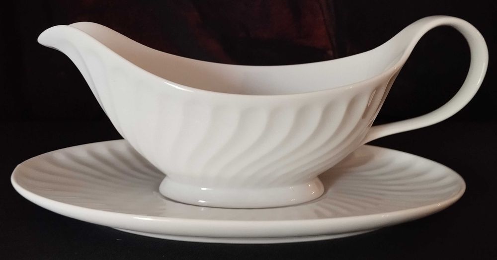 Molheira com pratos, SAGRES da Vista Alegre, porcelana