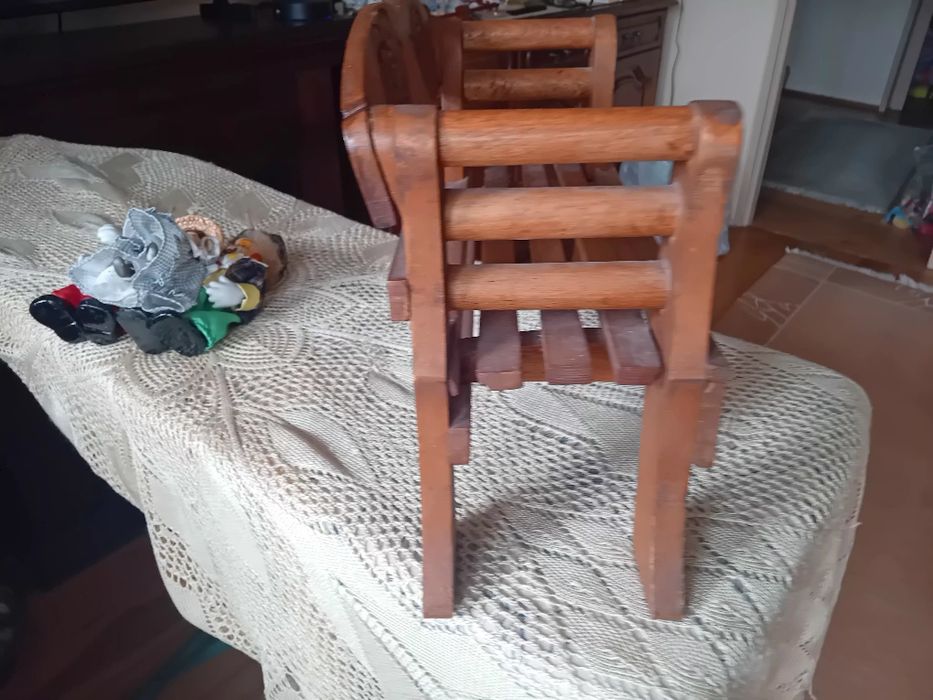 Ławeczka z lalkami cena ost.